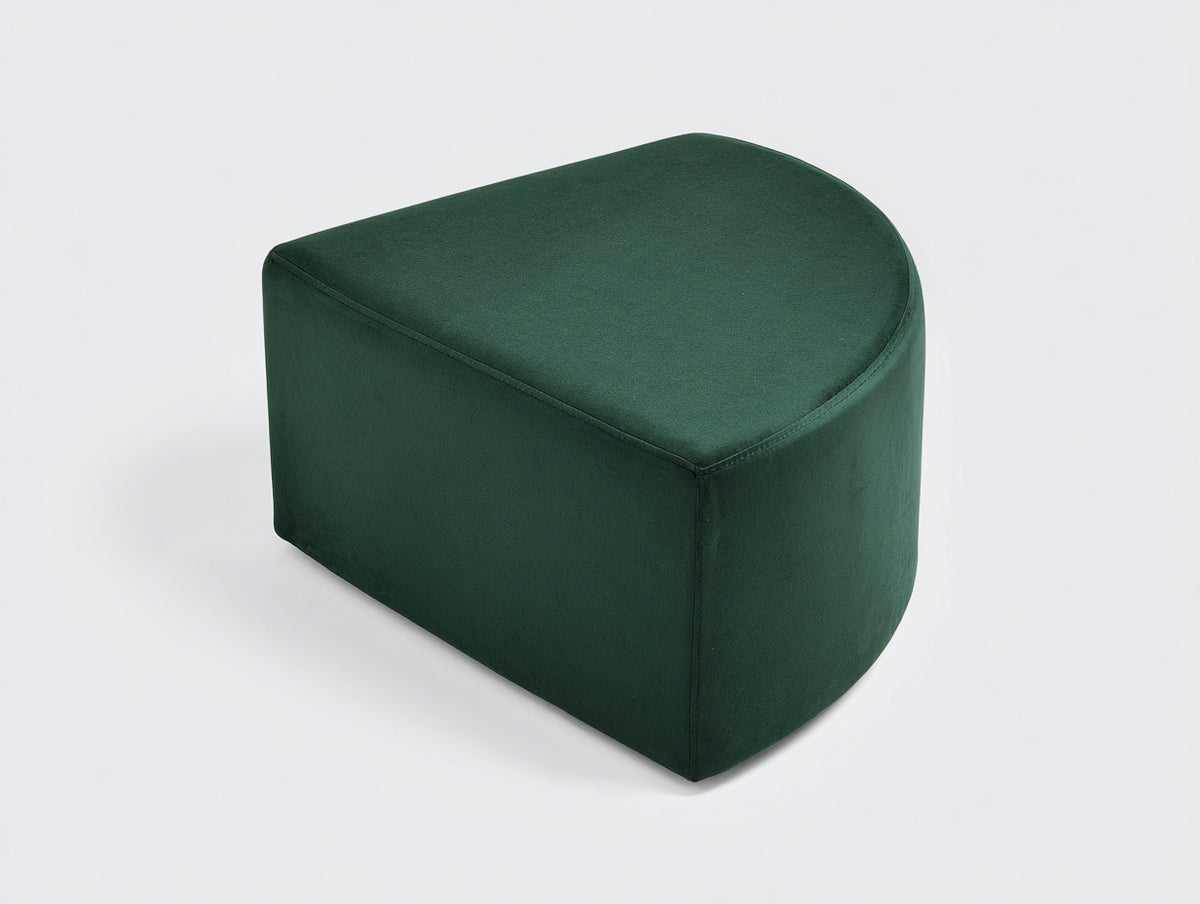 Tabouret demi-lune 62×44×38 cm - velours vert foncé - assise basse sans pieds apparents pour chambre à coucher