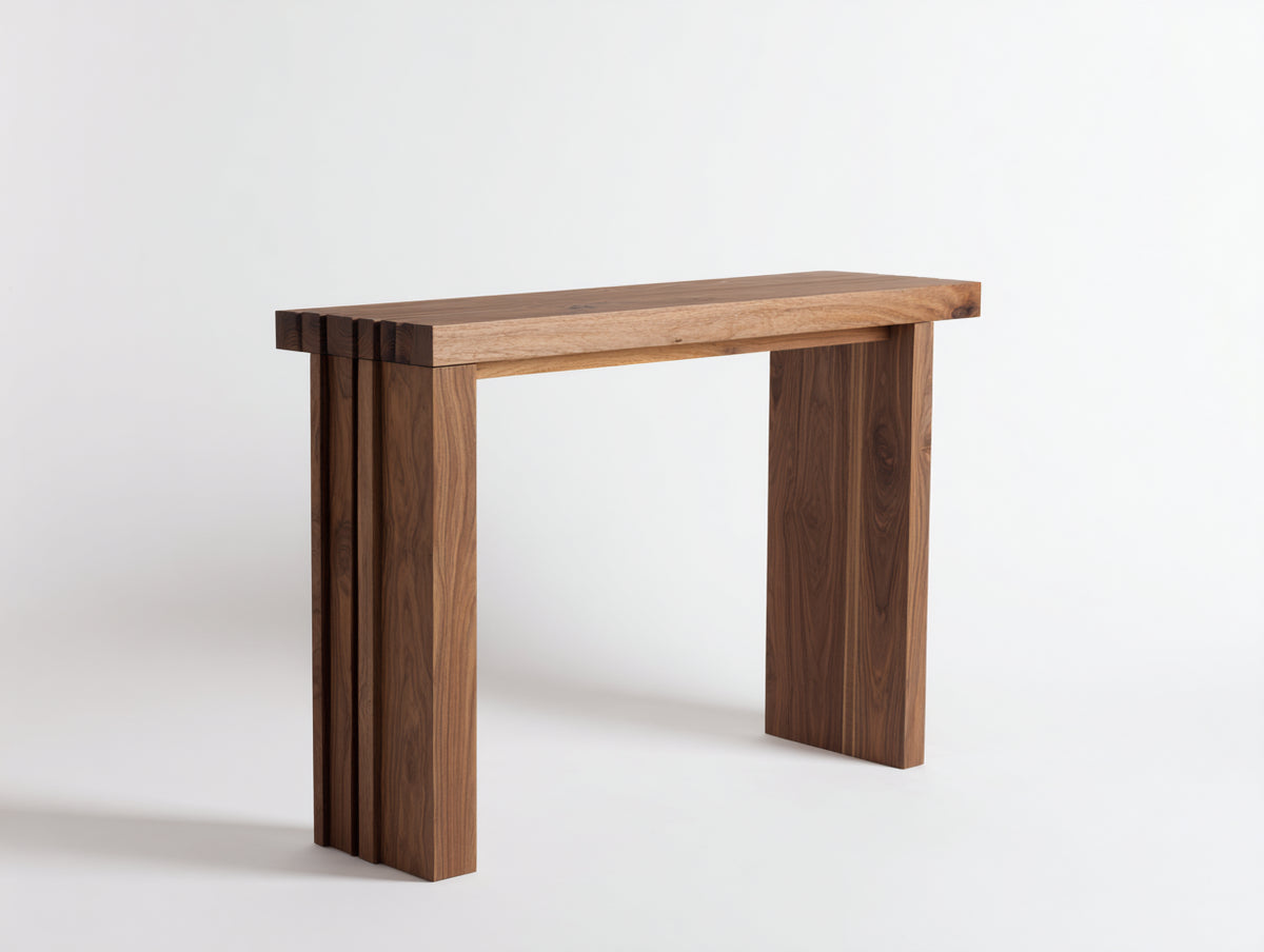Console en noyer massif 145×36×80 cm - brun naturel avec plateau épais et pieds panneaux rainurés pour chambre à coucher