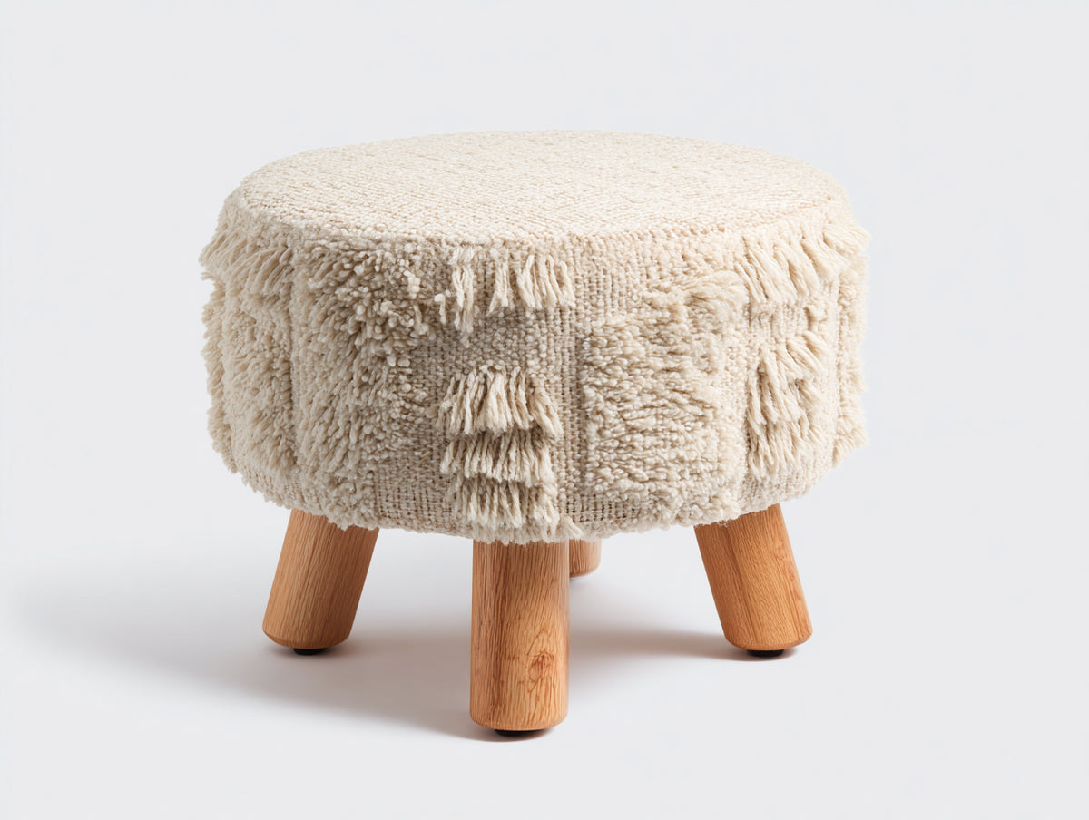 Tabouret rond en tissu bouclé 62×62×43 cm - écru avec pieds en bois naturel et finition à franges pour chambre à coucher